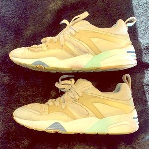 PUMA X PINK DOLPHIN (SIZE 9)